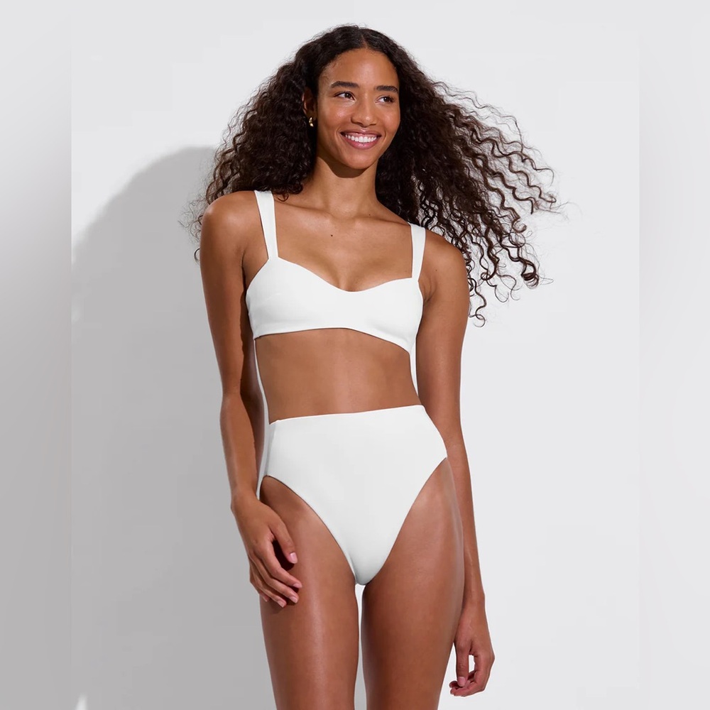 NWT LEFT ON FRIDAY La Plage Bikini Top ONLY Coconut White M A-D Cup $110 HTF